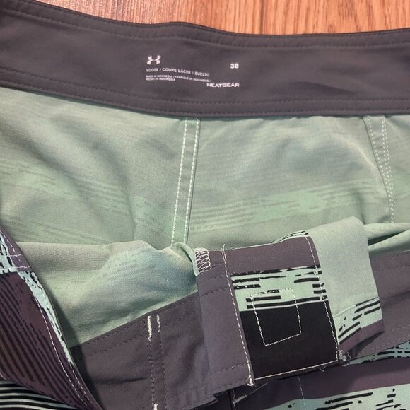 Under Armour Board Shorts Mens 38 Loose Fit Heatgear Striped Green Black EUC - Picture 2 of 3
